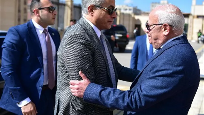 وزير العمل يصل محافظة
