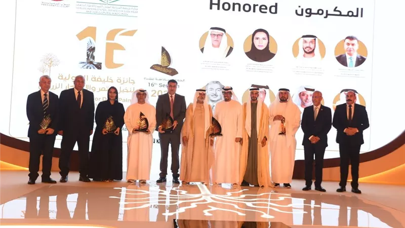 نهيان آل مبارك يكرم الفائزين بجوائز جائزة خليفة الدولية لنخيل التمر والابتكار الزراعى بقصر الامارات