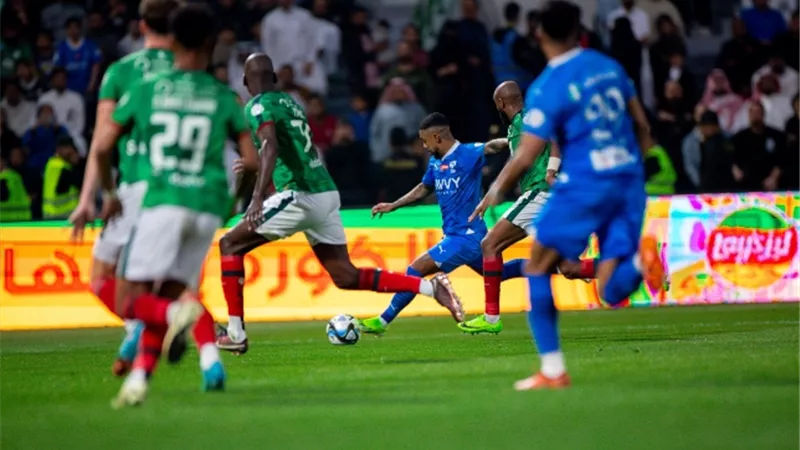 الهلال يهزم الاتفاق بثنائية نظيفة مغردًا بصدارة الدوري السعودي