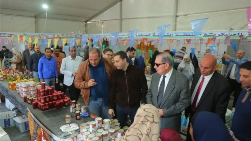 محافظ كفرالشيخ يتابع توافر السلع الغذائية بمعارض 