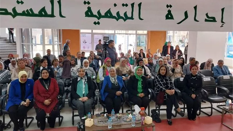 تفاصيل زيارة لجنة مكافحة الهجرة غير الشرعية لمدارس الشروق.. صور