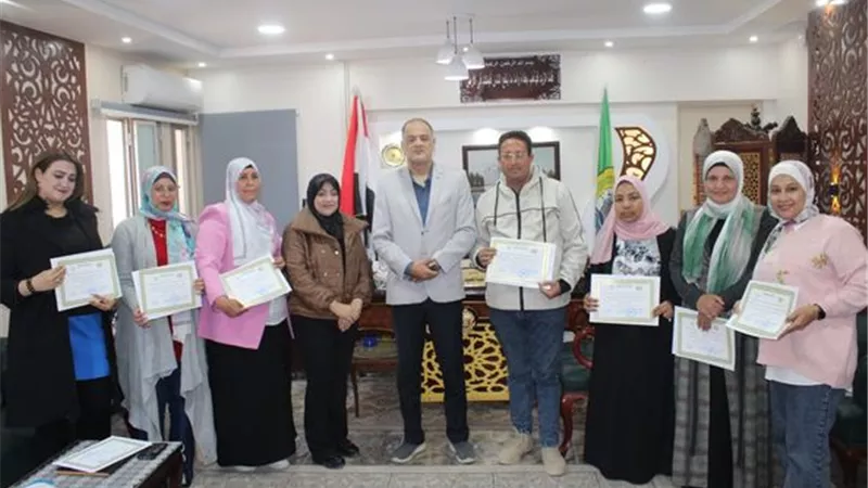 مدير تعليم الإسماعيلية يكرم الفائزين في مسابقة المدرسة الأمنة