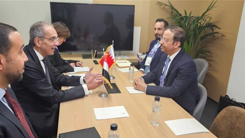 وزير الاتصالات ببرشلونة يبحث فرص التوسع فى الاستثمارات بمصر