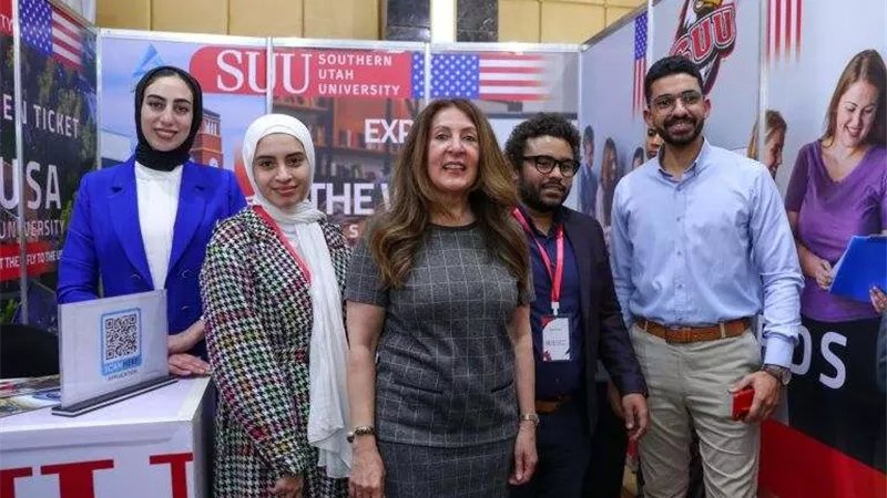 السفيرة الأمريكية بالقاهرة تفتتح المعرض التعليمي الرابع عشر