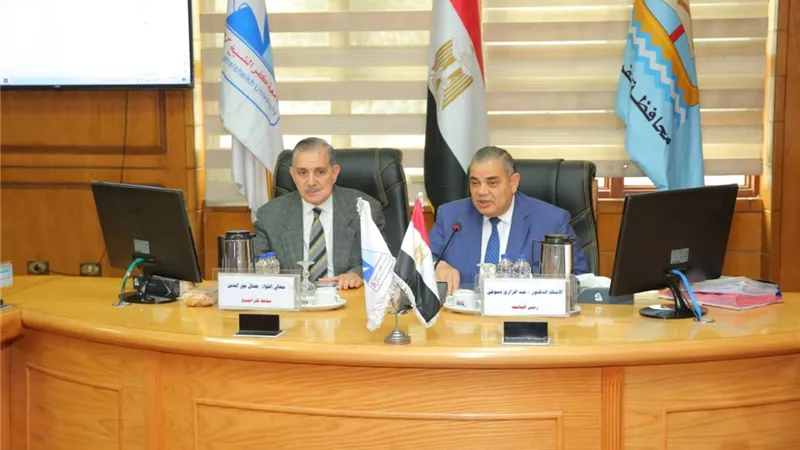 نور الدين يستعرض المشروعات الخدمية والتنموية بمجلس الجامعة