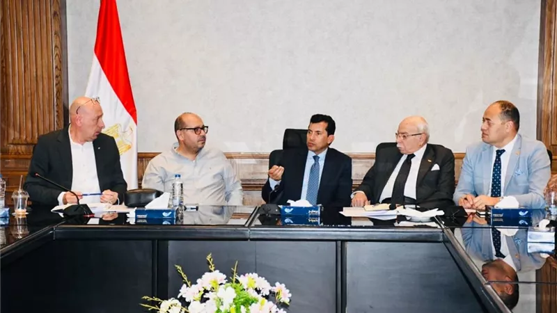 صبحى يناقش استعدادات مشاركة مصر فى دورة الألعاب الإفريقية