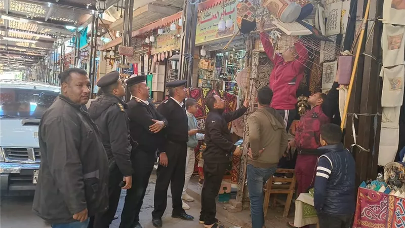 تحرير ٩٣ محضر وإزالة إدارية فى حملات للمرافق بالأقصر