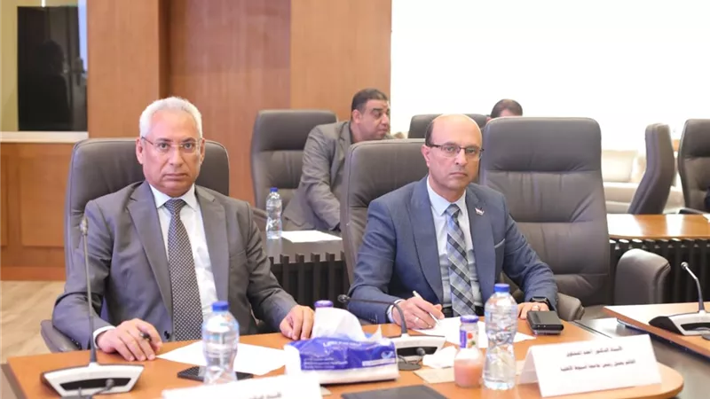 رئيس جامعة المنيا يشهد اجتماع مجلس الجامعات الأهلية