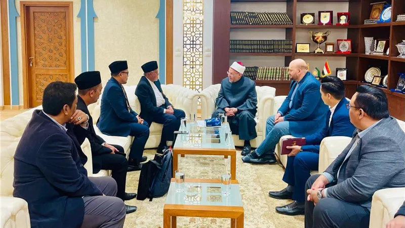 مفتي الجمهورية يستقبل وفدًا ماليزيًّا برئاسة مفتي ولاية بيراك لبحث التعاون الإفتائي