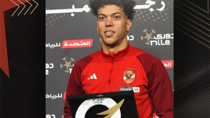 إمام عاشور يحصل على جائزة أفضل لاعب فى مباراة الأهلي وبلدية المحلة