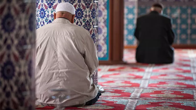 جلسة الاستراحة في الصلاة هل تُبطلها؟