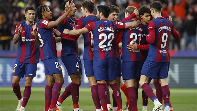 الدوري السعودي يهدد برحيل 4 لاعبين عن برشلونة