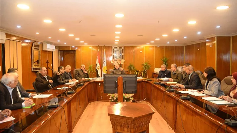 محافظ أسيوط يلتقي أمين حزب المصريين الأحرار وأعضاء هيئة المكتب