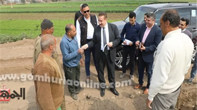 مكافأة من محافظ المنوفية لعمال تحسين البيئة