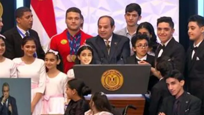 الرئيس السيسي يوجه الحكومة بزيادة برامج دعم 