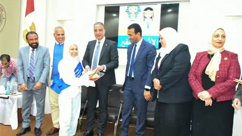 الأنصاري يكرم الطلبة الفائزين والمتميزين بمسابقة 