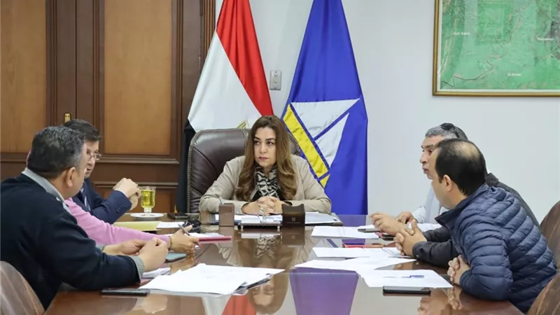 محافظ دمياط تتابع تطورات مشروع توسعة الطريق الدولى