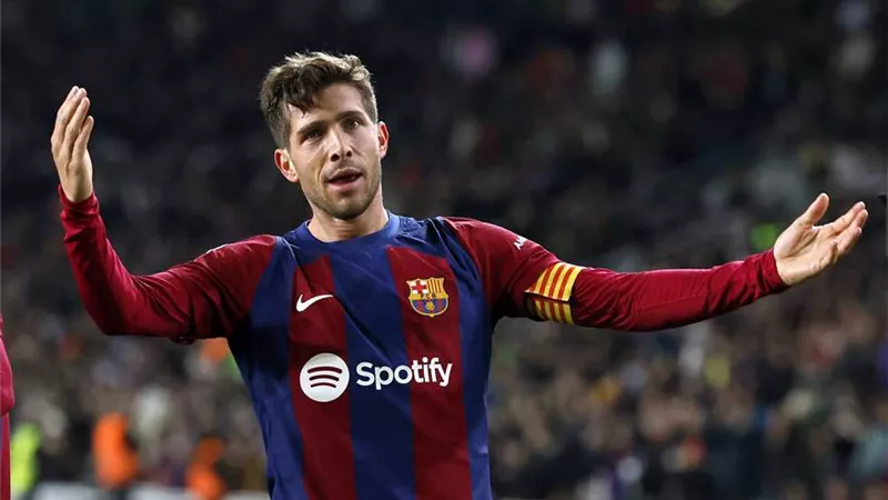 جنسية زوجة لاعب برشلونة تمنعه من اللعب بالدوري السعودي