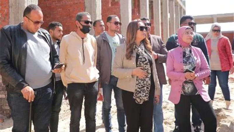 محافظ دمياط تتابع ميدانيا مشروع إنشاء سوق الجمعة الحضارى