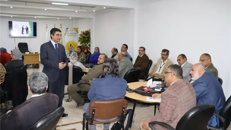 محاضرة عن التحول الرقمي ضمن تدريب المرشحين لمنصب رؤساء المراكز البحثية
