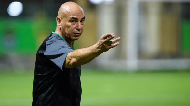 حسام حسن يستقر على قائمة منتخب مصر