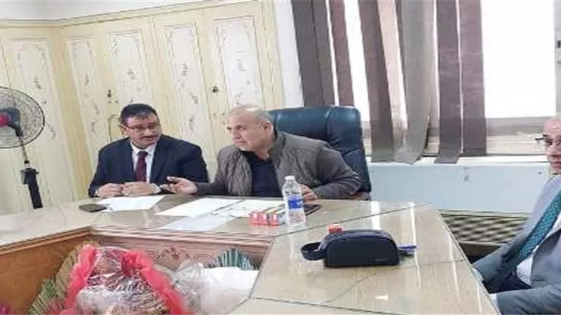 عبدالرؤوف يجتمع بمديرى الشئون القانونية بادارات التعليم