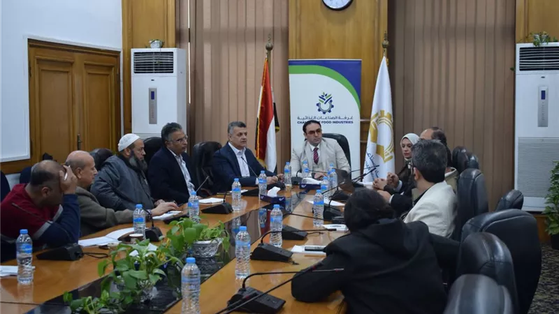 الصناعات الغذائية تبحث توافق مصانع العبوات المعدنية مع سلامة الغذاء