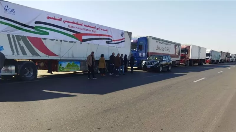 التموين تطلق القافلة الرابعة من المساعدات الإنسانية لأهالي غزة