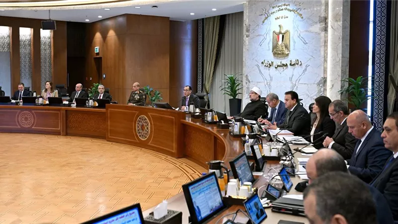 وزير الصحة :توفير أطقم طبية متخصصة لتقديم الدعم الصحي لمصابي غزة