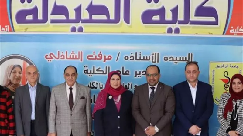 نائب رئيس الجامعةيتفقد معامل ومراكز التميز البحثيةبالصيدلة