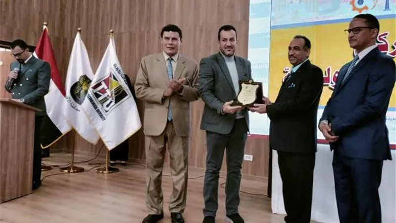 تفاصيل تكريم رئيس جهاز طيبة الجديدة من الجامعة التكنولوجية.. صور