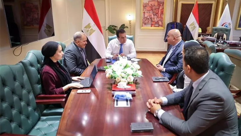وزير الصحة يبحث إطلاق برنامج لرفع وعي العاملين في الوزارة