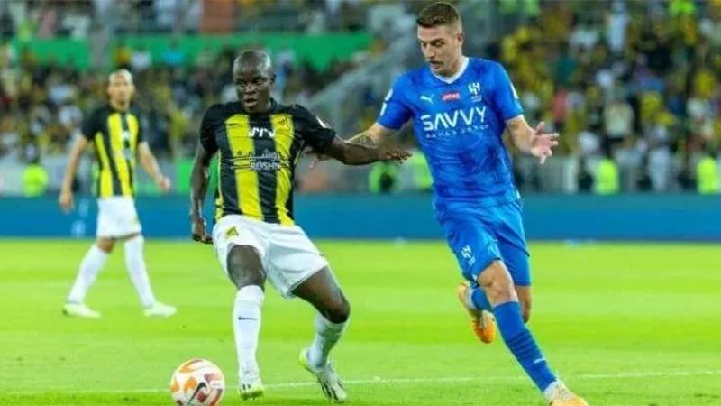 الهلال يكتسح اتحاد جدة ويواصل التربع على صدارة الدورى السعودى