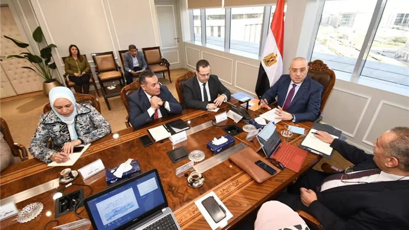 وزير الإسكان يتابع معدلات تنمية أراضى الساحل الشمالي الغربي