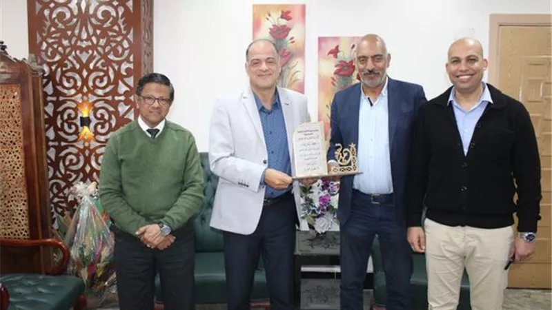 مدير تعليم الإسماعيلية يكرم وكيل إدارة شمال