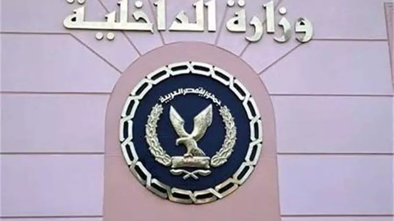 ضباط مزيفون .. عصابة الخمسة استولت على 1,5 مليون جنيه من المدرس