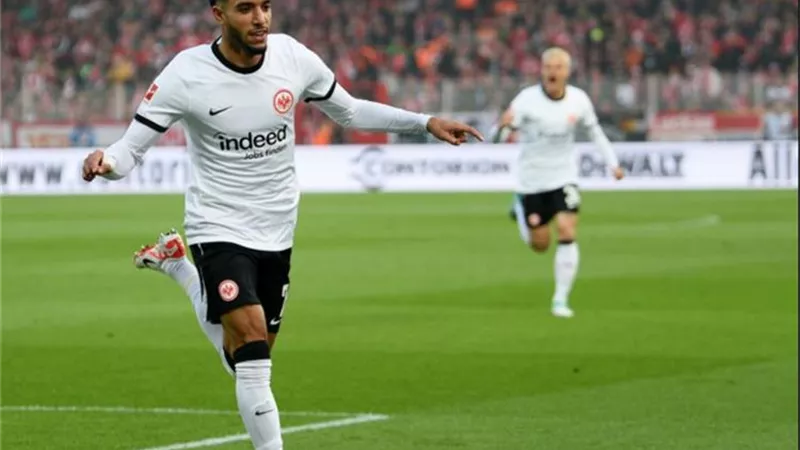 بمشاركة مرموش فرانكفورت يفوز علي هايدنهايم 2-1 بالدورى الألمانى