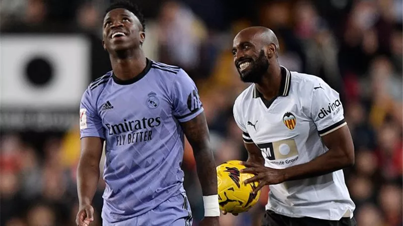ثنائية فينيسيوس تنقذ ريال مدريد وتمنحه التعادل أمام فالنسيا