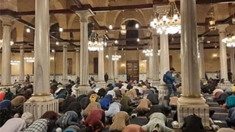 الافتاء ترد .. كيفية خروج المأموم من صلاة الجماعة