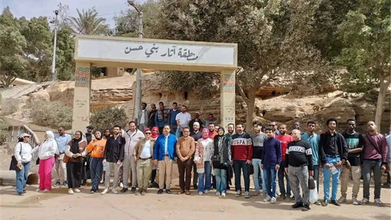 الطلاب الوافدين بـ جامعة المنيا يزرون منطقة بني حسن الأثرية
