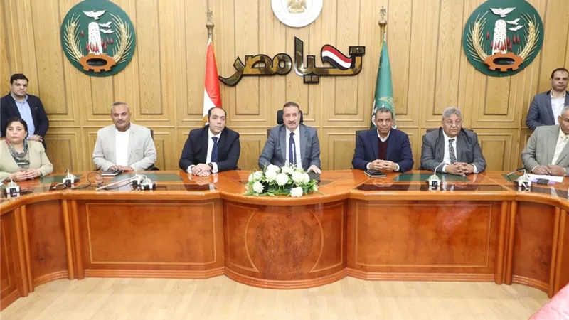 محافظ المنوفية : مساعدات مالية وعينية إلي 100 حالة إنسانية