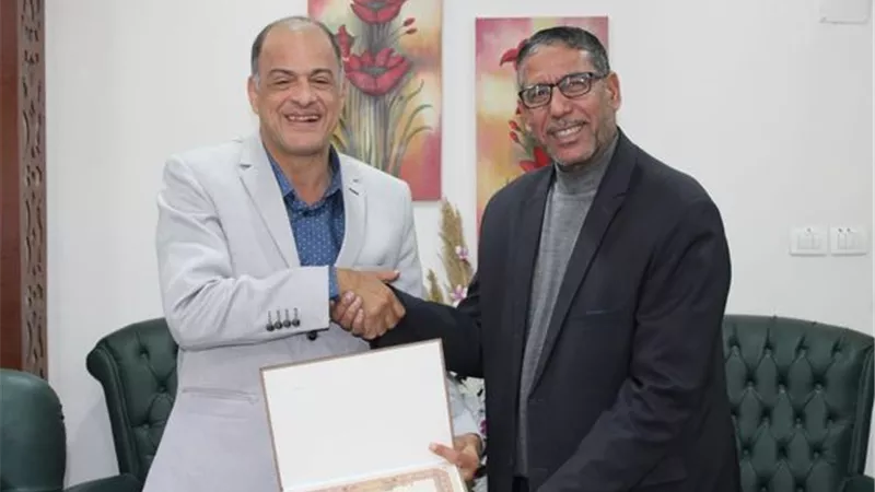 مدير تعليم الإسماعيلية يكرم مدير الموارد البشرية لبلوغه التقاعد