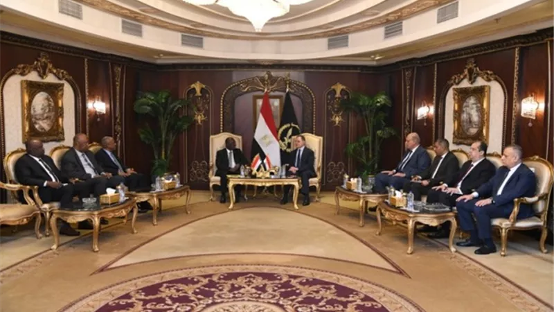 وزير الداخلية يستقبل نظيره السودانى والوفد المرافق له