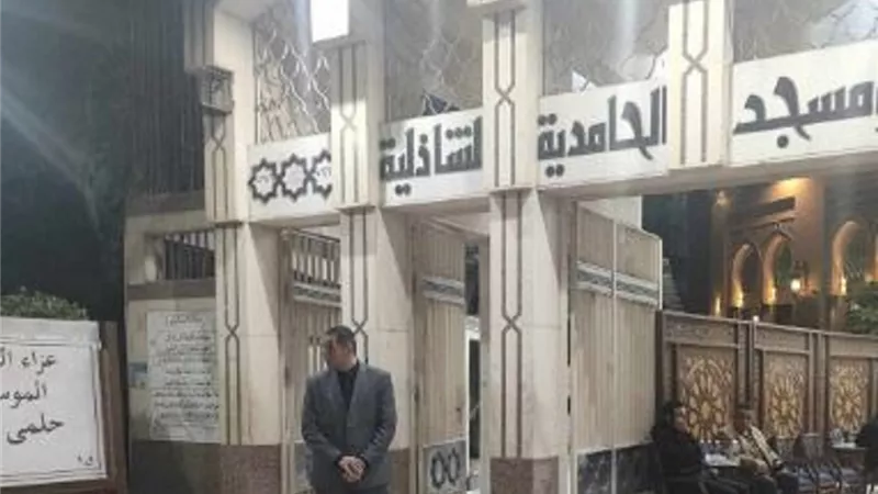 التجهيزات النهائية لـ عزاء الموسيقار حلمي بكر بمسجد الحامدية