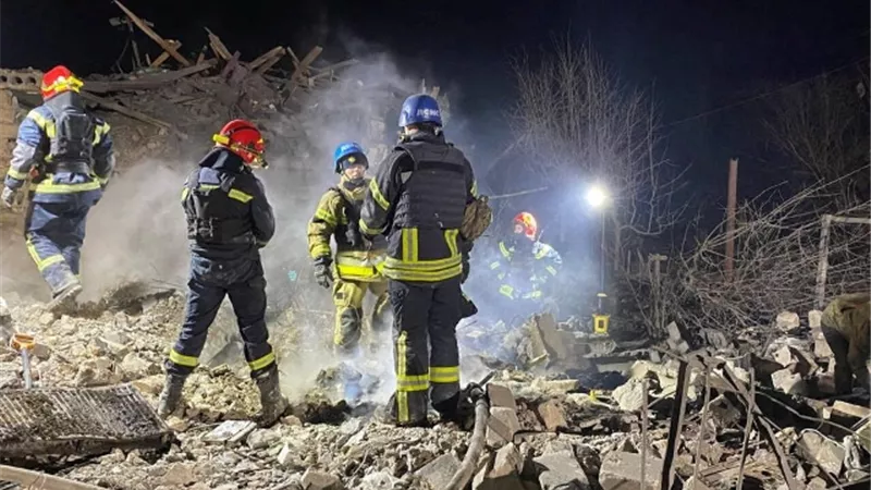 أوكرانيا: إصابة 16 شخصا في قصف روسي على مدينة كوراكوفو