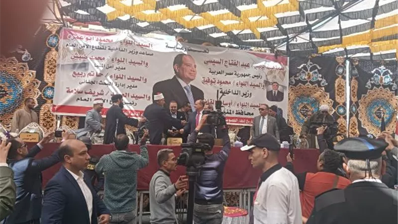 انهاء خصومة بين عائلتين بملوي قتل فيها 11 شخصا عام 2001
