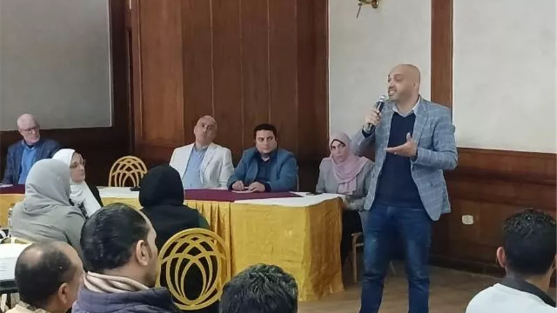 السكرتير العام للمحافظة للدقهلية يراس جلسه التشاور المجتمعي