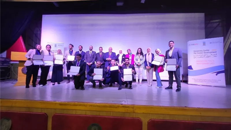 رئيس جامعة الأقصر يفتتح فعاليات الأسبوع البيئى الرابع