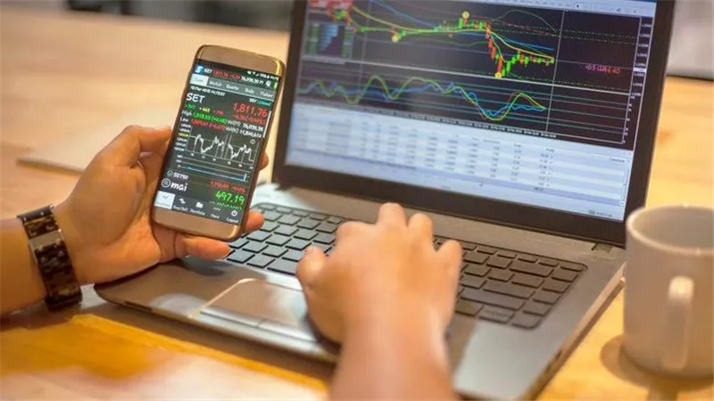 المستقبل بين يديك: كيف سهل تطبيق تداول الوصول إلى معلومات الأسواق؟