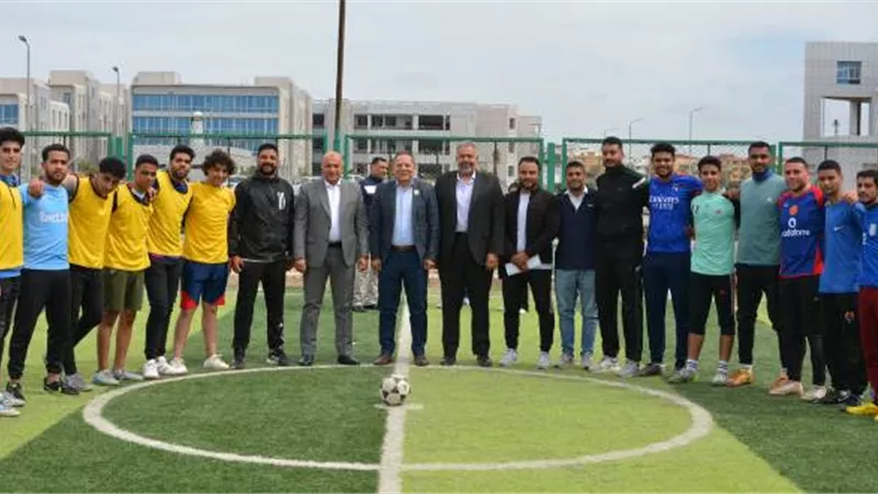 رئيس جامعة دمياط يفتتح بطولة كرة القدم الخماسي للبنين والبنات